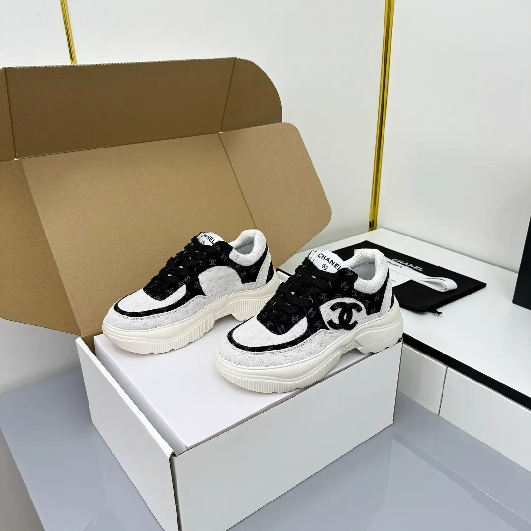 👟👟Ex-factory price 620👟👟 Chanel bread shoes ~ original calfskin panda shoes Chanel 25C latest hot style panda black and white sports shoes casual sneakers Xiaoxiang hot item classic black and white panda color coco girls must pay Fabric: original custom mixed sheepskin lining: original imported breathable mesh lining outsole: Original molded rubber + TPU combination Size: Women's 35-41